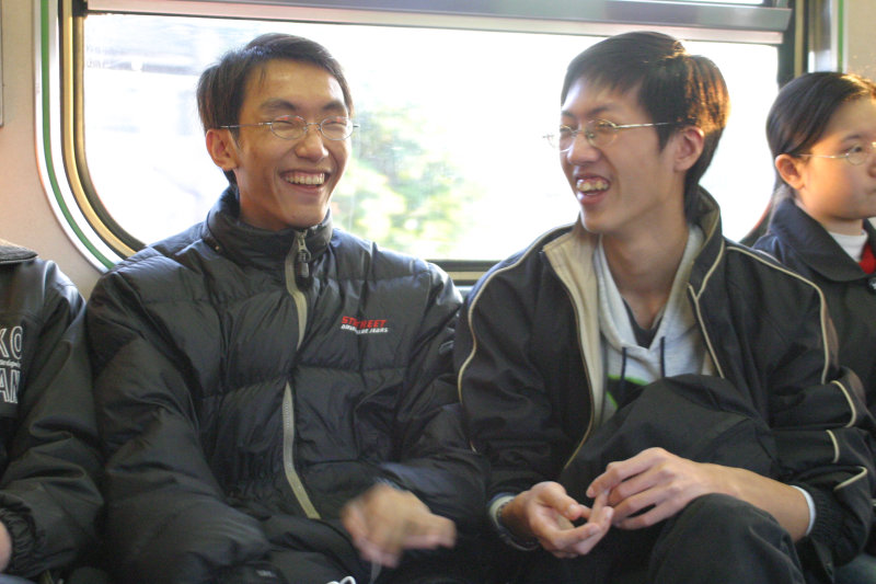 台灣鐵路旅遊攝影街拍帥哥對話旅客2005-03-06攝影照片9