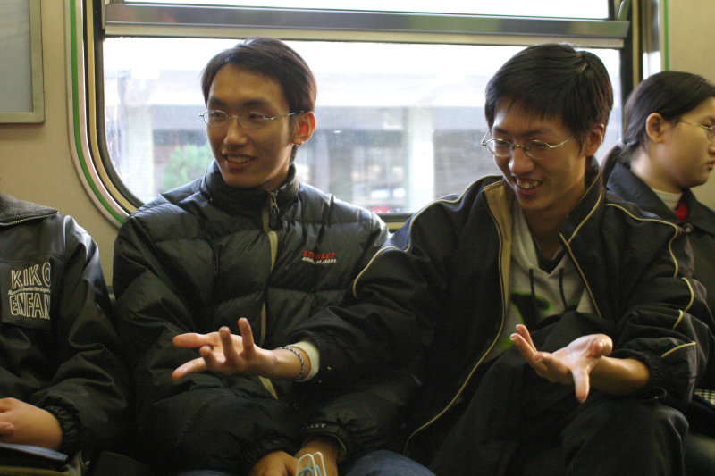 台灣鐵路旅遊攝影街拍帥哥對話旅客2005-03-06攝影照片12