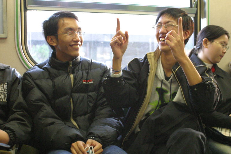 台灣鐵路旅遊攝影街拍帥哥對話旅客2005-03-06攝影照片13