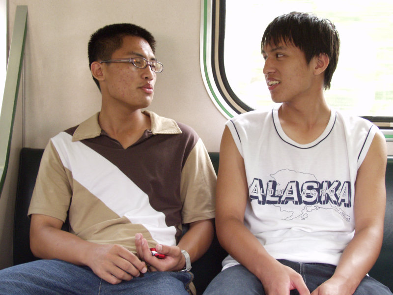 台灣鐵路旅遊攝影街拍帥哥對話旅客2005-09-10攝影照片16