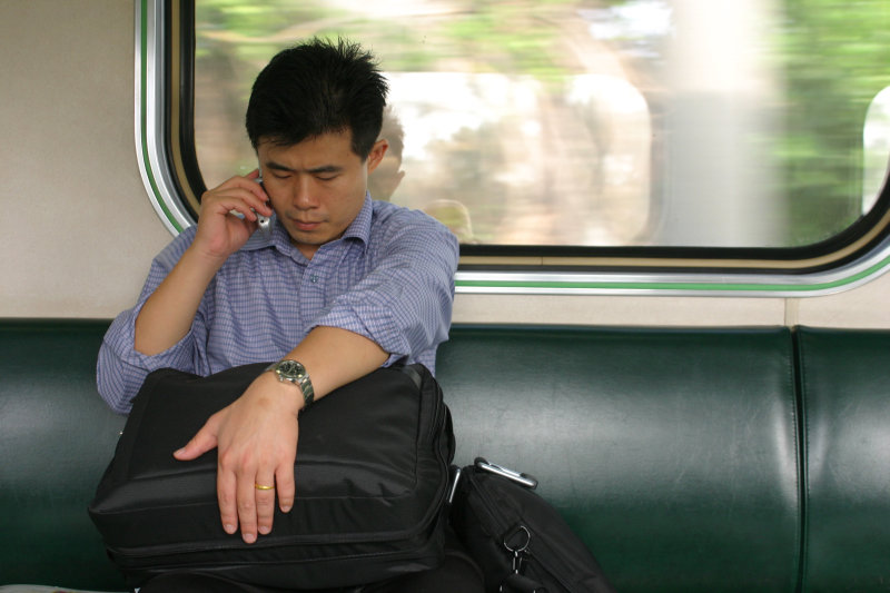 台灣鐵路旅遊攝影街拍帥哥對話旅客2005-11-08攝影照片8