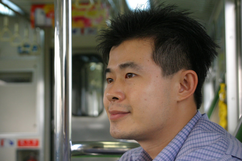 台灣鐵路旅遊攝影街拍帥哥對話旅客2005-11-08攝影照片22