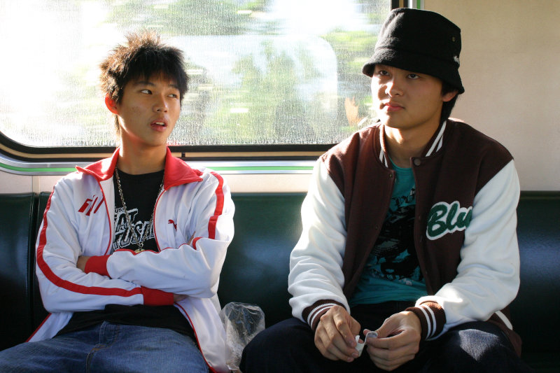 台灣鐵路旅遊攝影街拍帥哥對話旅客2005-12-31攝影照片17