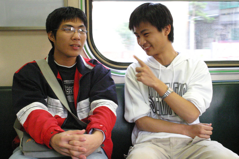 台灣鐵路旅遊攝影街拍帥哥對話旅客2006-01-03攝影照片22