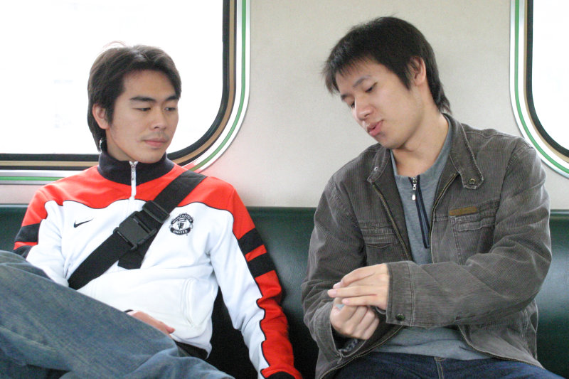 台灣鐵路旅遊攝影街拍帥哥對話旅客2006-01-29攝影照片4