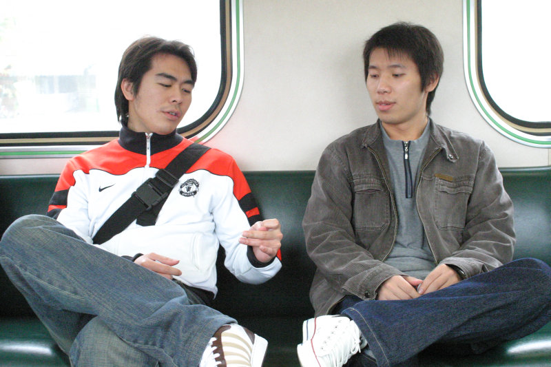 台灣鐵路旅遊攝影街拍帥哥對話旅客2006-01-29攝影照片5