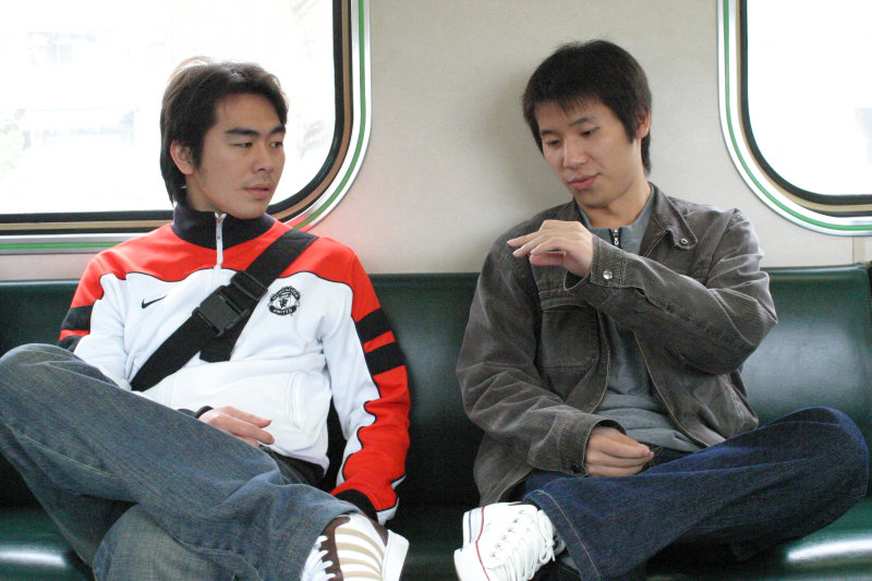台灣鐵路旅遊攝影街拍帥哥對話旅客2006-01-29攝影照片8