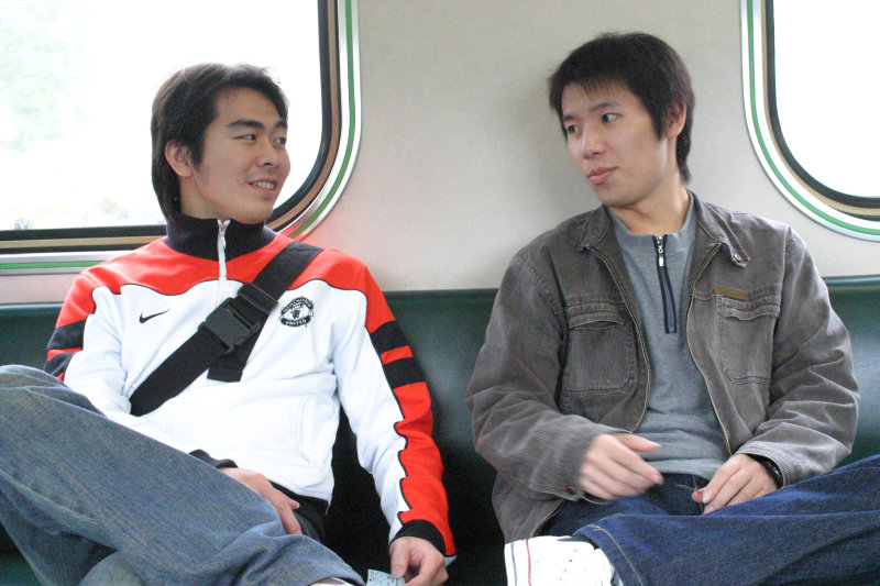 台灣鐵路旅遊攝影街拍帥哥對話旅客2006-01-29攝影照片10