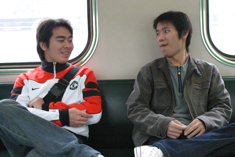 台灣鐵路旅遊攝影街拍帥哥對話旅客2006-01-29攝影照片12