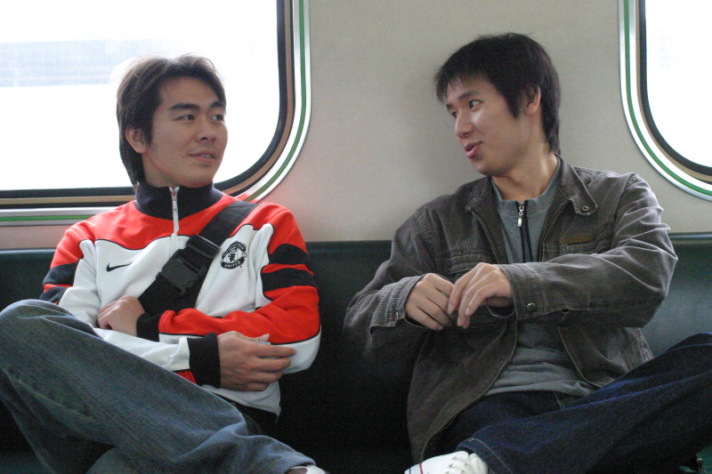 台灣鐵路旅遊攝影街拍帥哥對話旅客2006-01-29攝影照片13