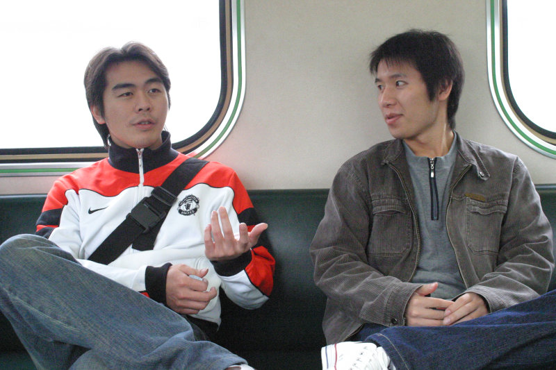 台灣鐵路旅遊攝影街拍帥哥對話旅客2006-01-29攝影照片14