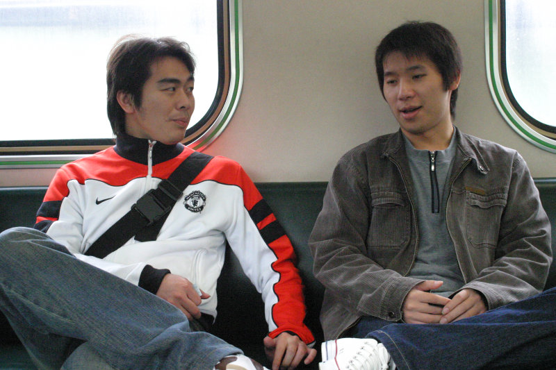 台灣鐵路旅遊攝影街拍帥哥對話旅客2006-01-29攝影照片15