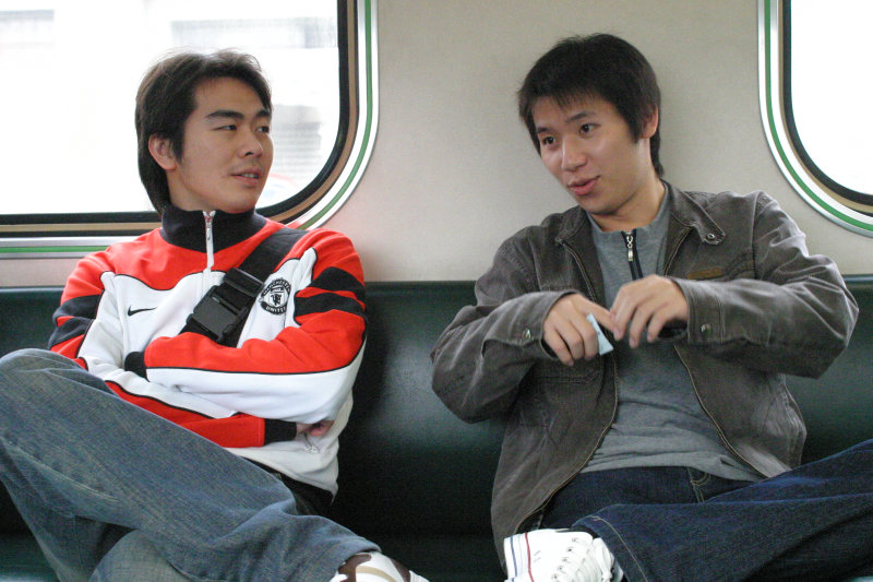 台灣鐵路旅遊攝影街拍帥哥對話旅客2006-01-29攝影照片17