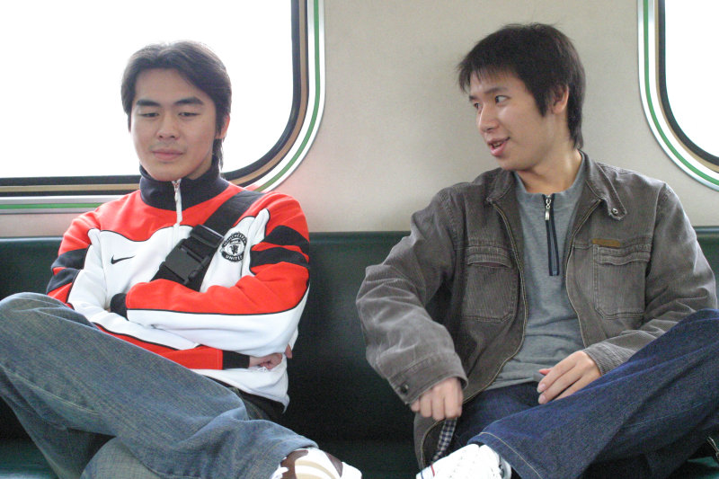 台灣鐵路旅遊攝影街拍帥哥對話旅客2006-01-29攝影照片18