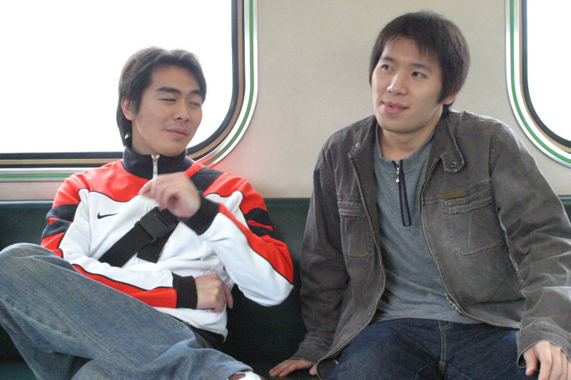 台灣鐵路旅遊攝影街拍帥哥對話旅客2006-01-29攝影照片19