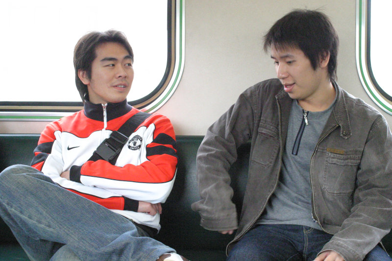 台灣鐵路旅遊攝影街拍帥哥對話旅客2006-01-29攝影照片20