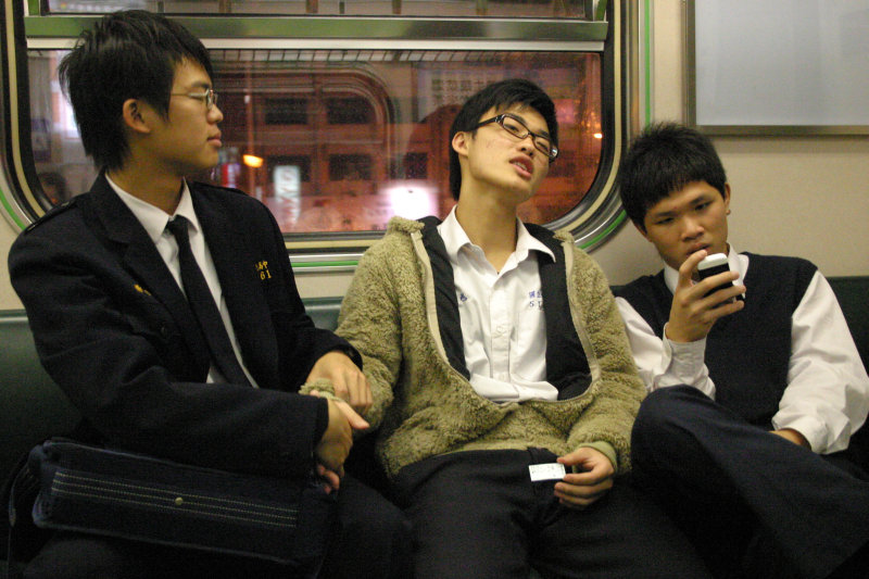台灣鐵路旅遊攝影街拍帥哥對話旅客20080307攝影照片6