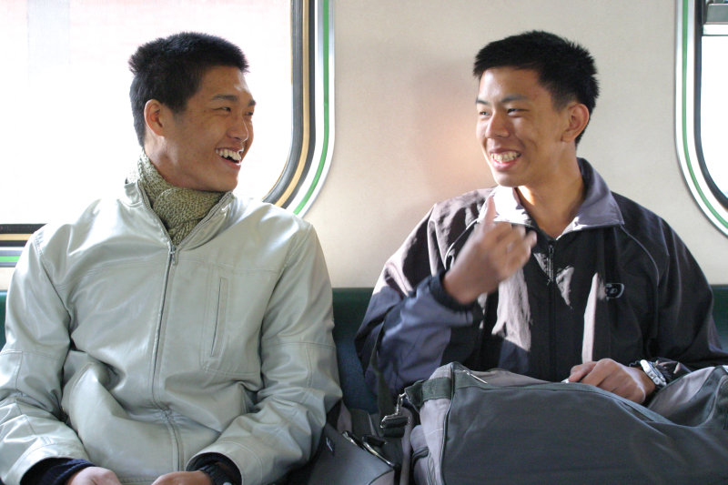 台灣鐵路旅遊攝影街拍帥哥對話的旅客2005-01-16(3)攝影照片5