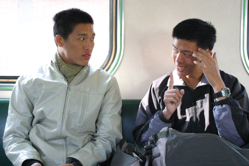台灣鐵路旅遊攝影街拍帥哥對話的旅客2005-01-16(3)攝影照片6