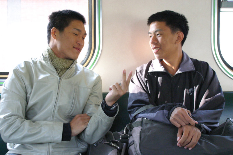 台灣鐵路旅遊攝影街拍帥哥對話的旅客2005-01-16(3)攝影照片11