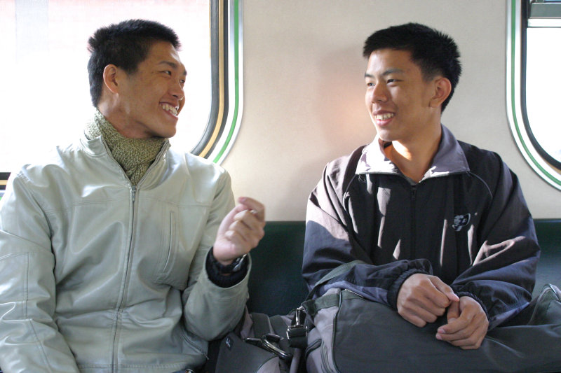 台灣鐵路旅遊攝影街拍帥哥對話的旅客2005-01-16(3)攝影照片12