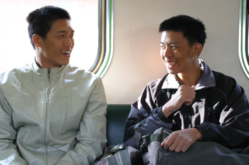 台灣鐵路旅遊攝影街拍帥哥對話的旅客2005-01-16(3)攝影照片14