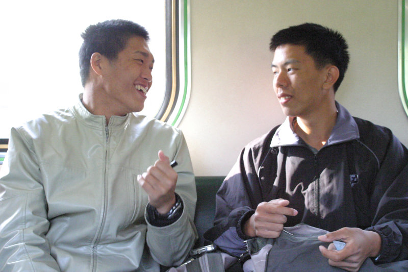 台灣鐵路旅遊攝影街拍帥哥對話的旅客2005-01-16(3)攝影照片18