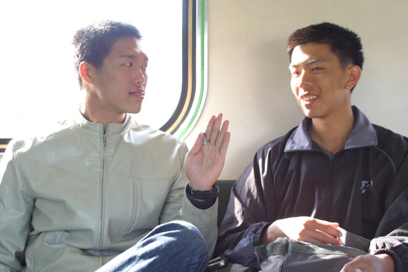 台灣鐵路旅遊攝影街拍帥哥對話的旅客2005-01-16(3)攝影照片25