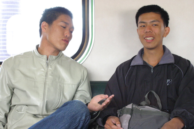 台灣鐵路旅遊攝影街拍帥哥對話的旅客2005-01-16(3)攝影照片28