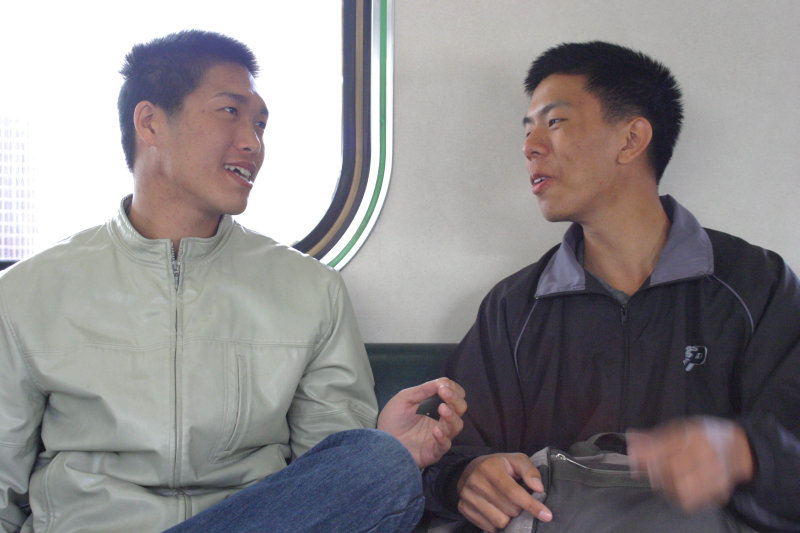 台灣鐵路旅遊攝影街拍帥哥對話的旅客2005-01-16(3)攝影照片33