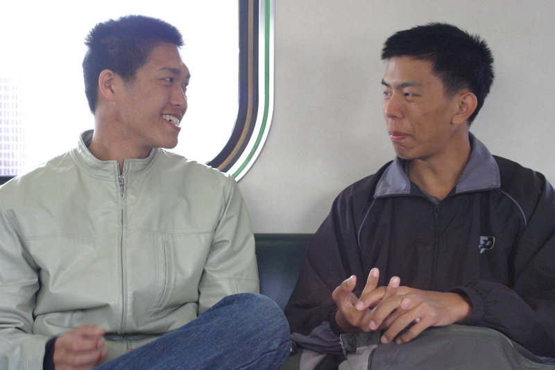 台灣鐵路旅遊攝影街拍帥哥對話的旅客2005-01-16(3)攝影照片36