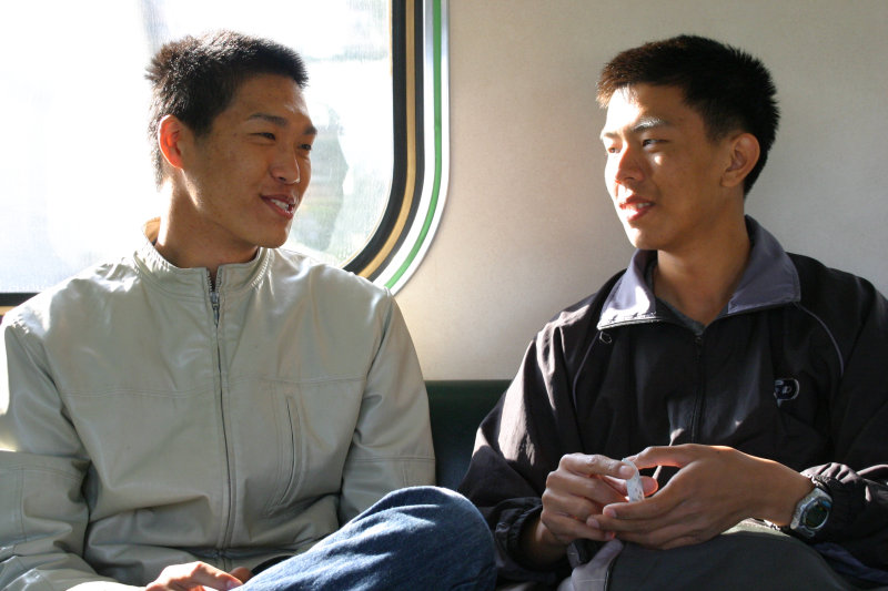 台灣鐵路旅遊攝影街拍帥哥對話的旅客2005-01-16(3)攝影照片42