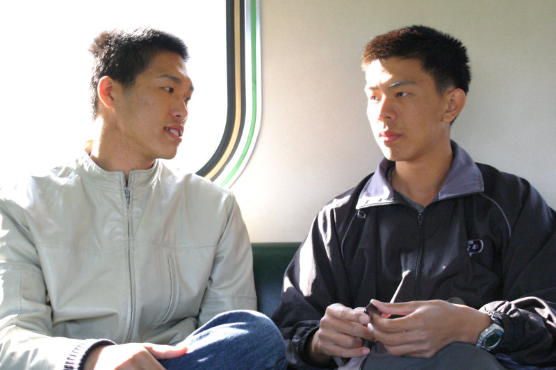 台灣鐵路旅遊攝影街拍帥哥對話的旅客2005-01-16(3)攝影照片45