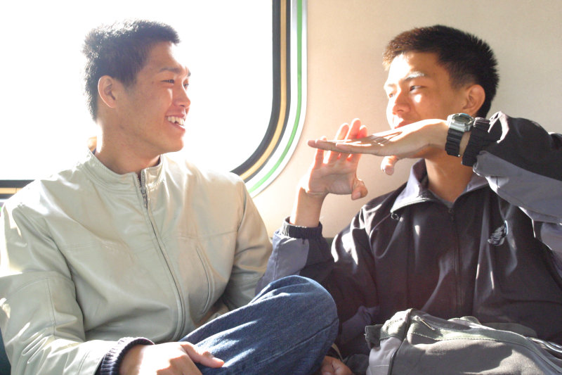 台灣鐵路旅遊攝影街拍帥哥對話的旅客2005-01-16(3)攝影照片52