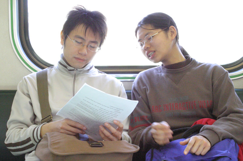 台灣鐵路旅遊攝影街拍帥哥對話的旅客2005-01-23攝影照片8