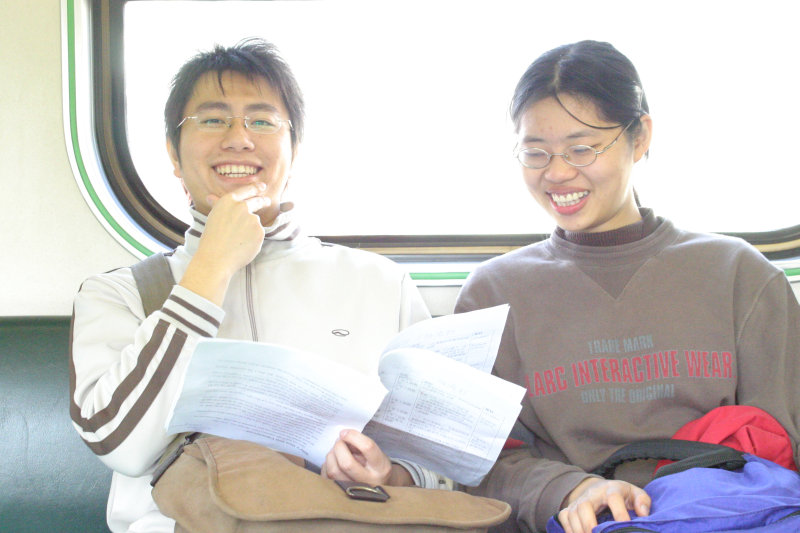 台灣鐵路旅遊攝影街拍帥哥對話的旅客2005-01-23攝影照片16