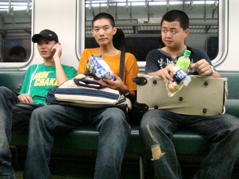 台灣鐵路旅遊攝影街拍帥哥成功嶺20070720攝影照片1