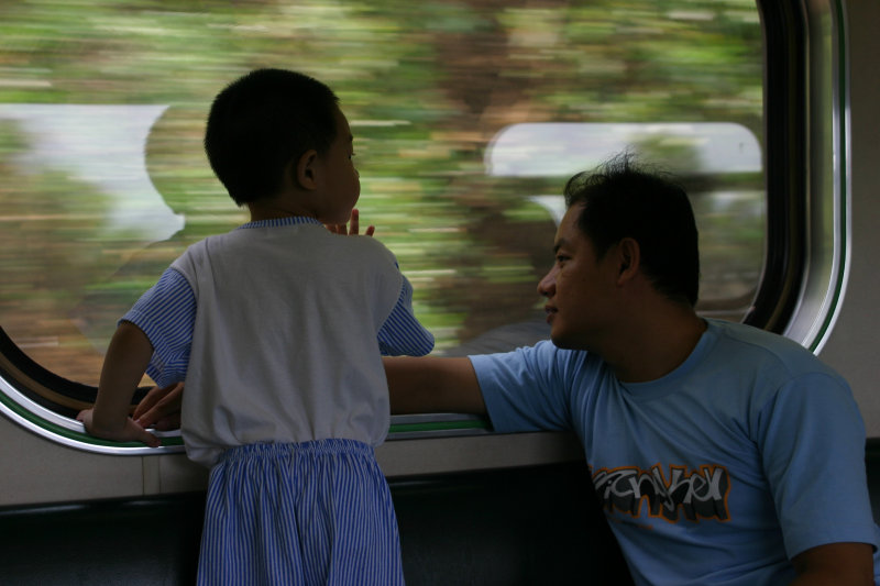 台灣鐵路旅遊攝影街拍帥哥父與子2005-07-31攝影照片3