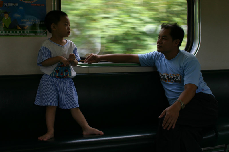 台灣鐵路旅遊攝影街拍帥哥父與子2005-07-31攝影照片5