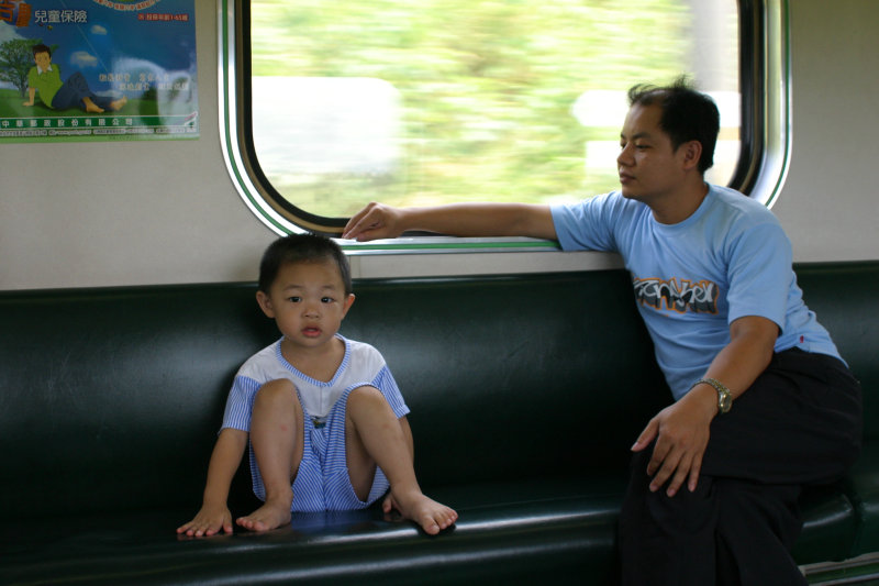台灣鐵路旅遊攝影街拍帥哥父與子2005-07-31攝影照片6