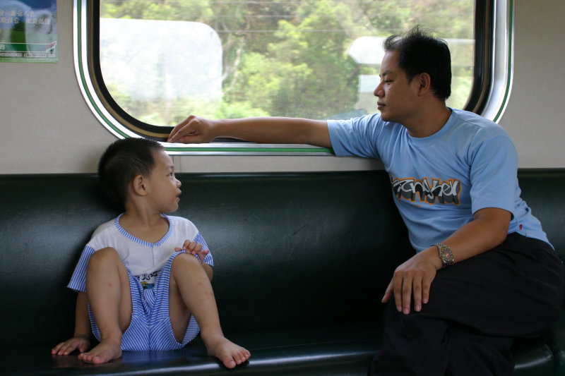 台灣鐵路旅遊攝影街拍帥哥父與子2005-07-31攝影照片7