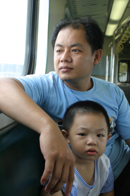 台灣鐵路旅遊攝影街拍帥哥父與子2005-07-31攝影照片11