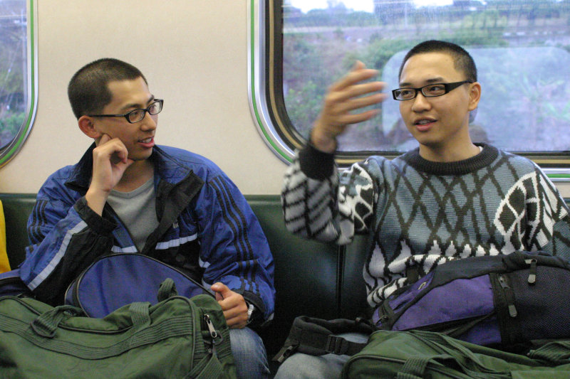 台灣鐵路旅遊攝影街拍帥哥返家的阿兵哥2005-02-10攝影照片11