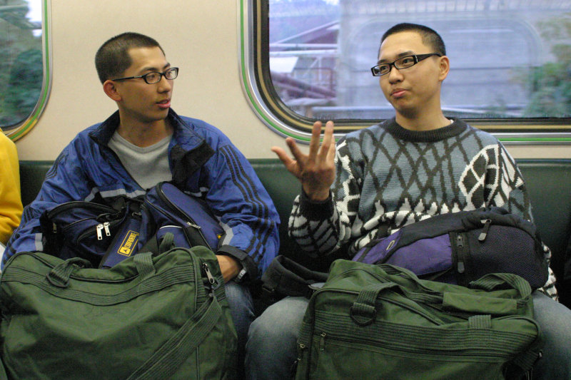 台灣鐵路旅遊攝影街拍帥哥返家的阿兵哥2005-02-10攝影照片19