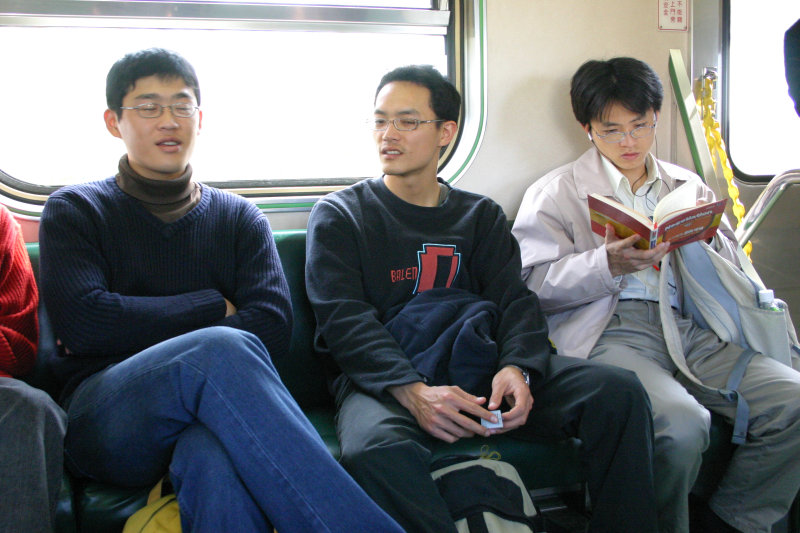 台灣鐵路旅遊攝影街拍帥哥阿兵哥的對話2005-02-10攝影照片1