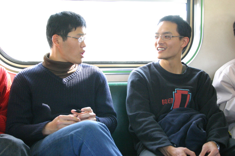 台灣鐵路旅遊攝影街拍帥哥阿兵哥的對話2005-02-10攝影照片2
