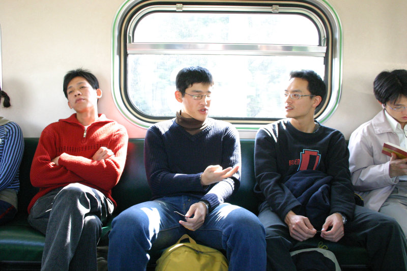 台灣鐵路旅遊攝影街拍帥哥阿兵哥的對話2005-02-10攝影照片4