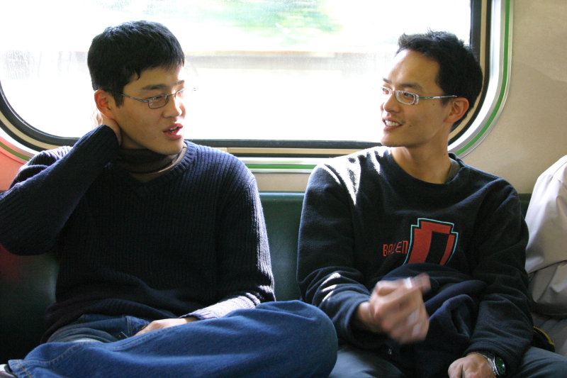 台灣鐵路旅遊攝影街拍帥哥阿兵哥的對話2005-02-10攝影照片5