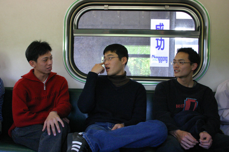 台灣鐵路旅遊攝影街拍帥哥阿兵哥的對話2005-02-10攝影照片8