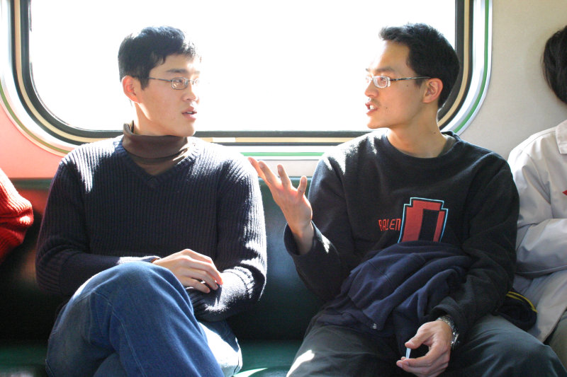 台灣鐵路旅遊攝影街拍帥哥阿兵哥的對話2005-02-10攝影照片10